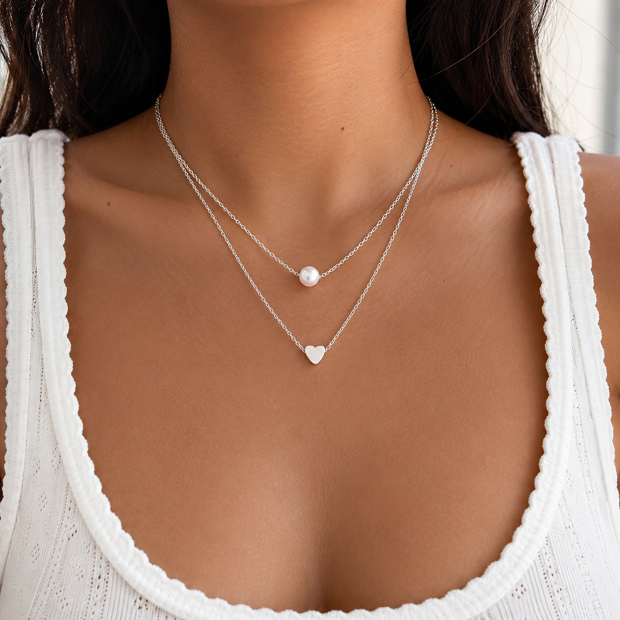Julia – Elegante Halskette aus Perlen und Herzen