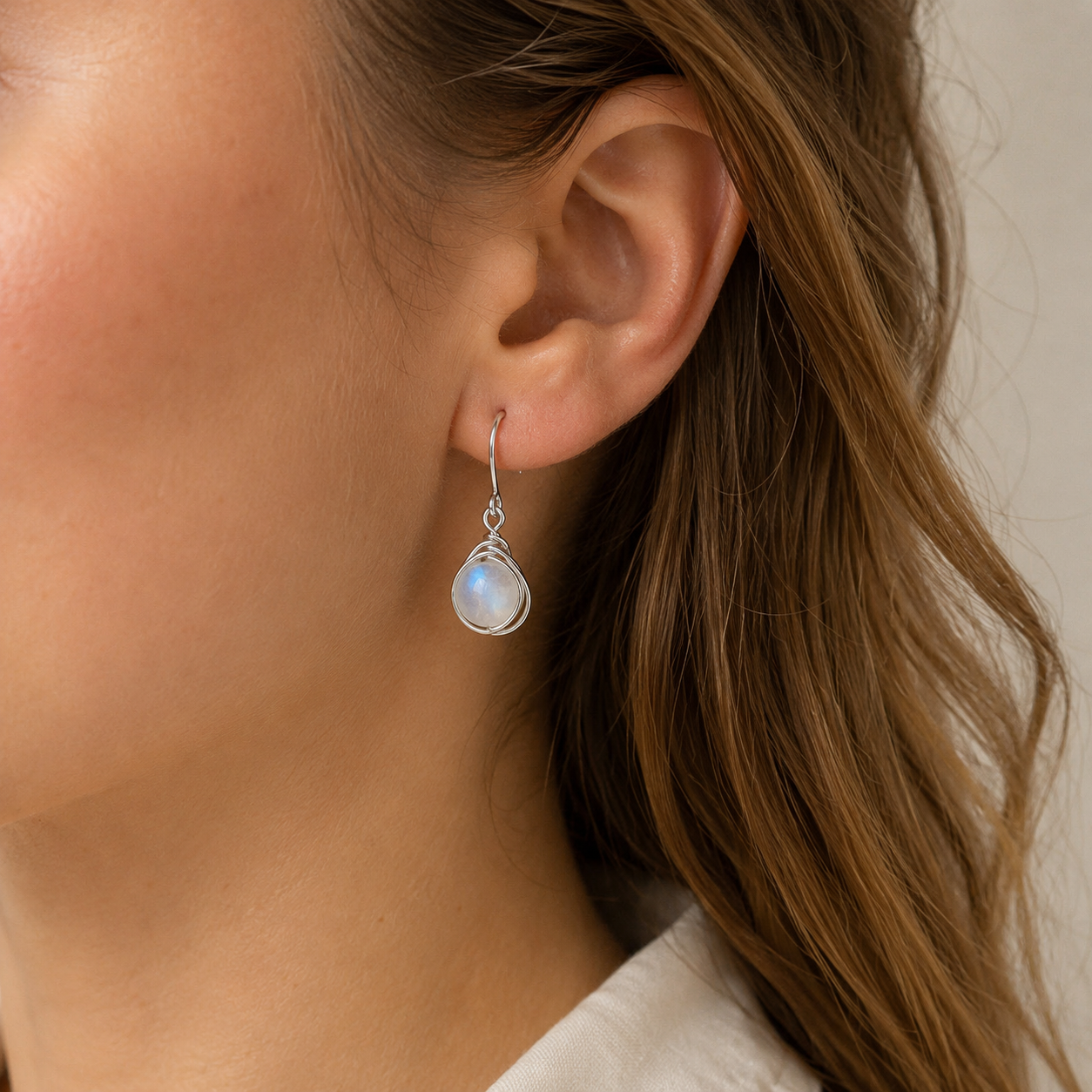 Aylin – Hängende Boho-Ohrringe mit Mondstein