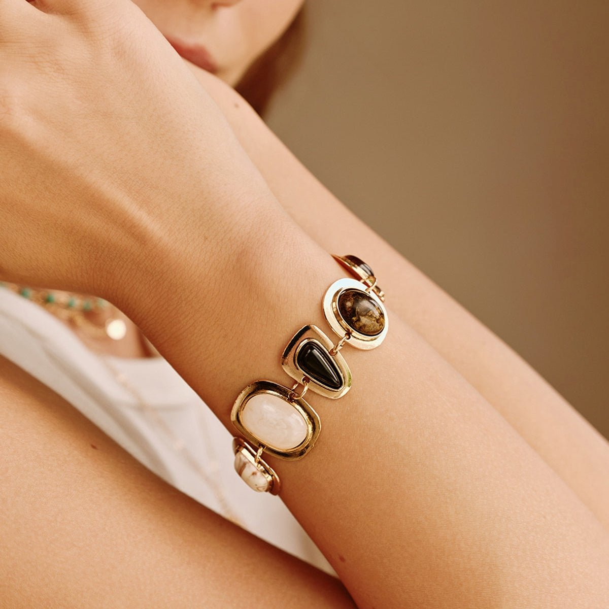 Nancy – Boho-Armband mit geometrischen Steinen