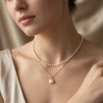 Auriane – eleganter Perlen- und Goldkette-Halskette