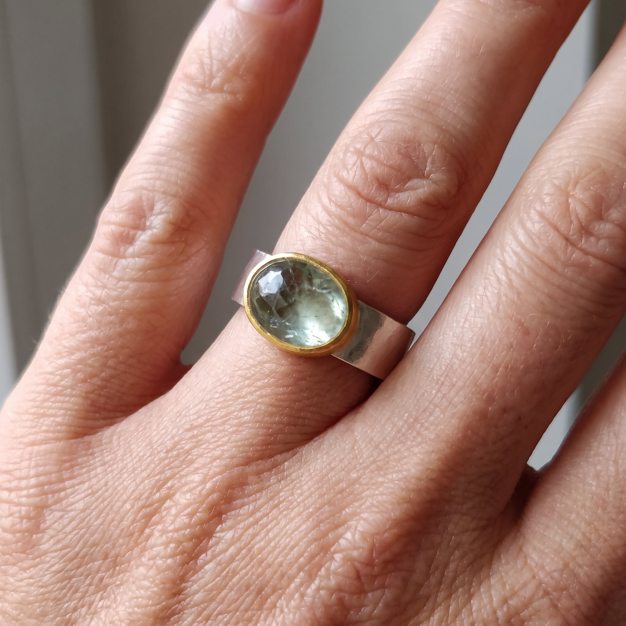 Selma – Vintage-Ring mit runder grüner Stein
