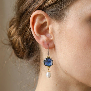 Maelis – Vintage Ohrringe mit blauen Steinen und Perlen