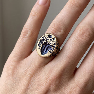 Han – Vintage Goldring mit floralem Design