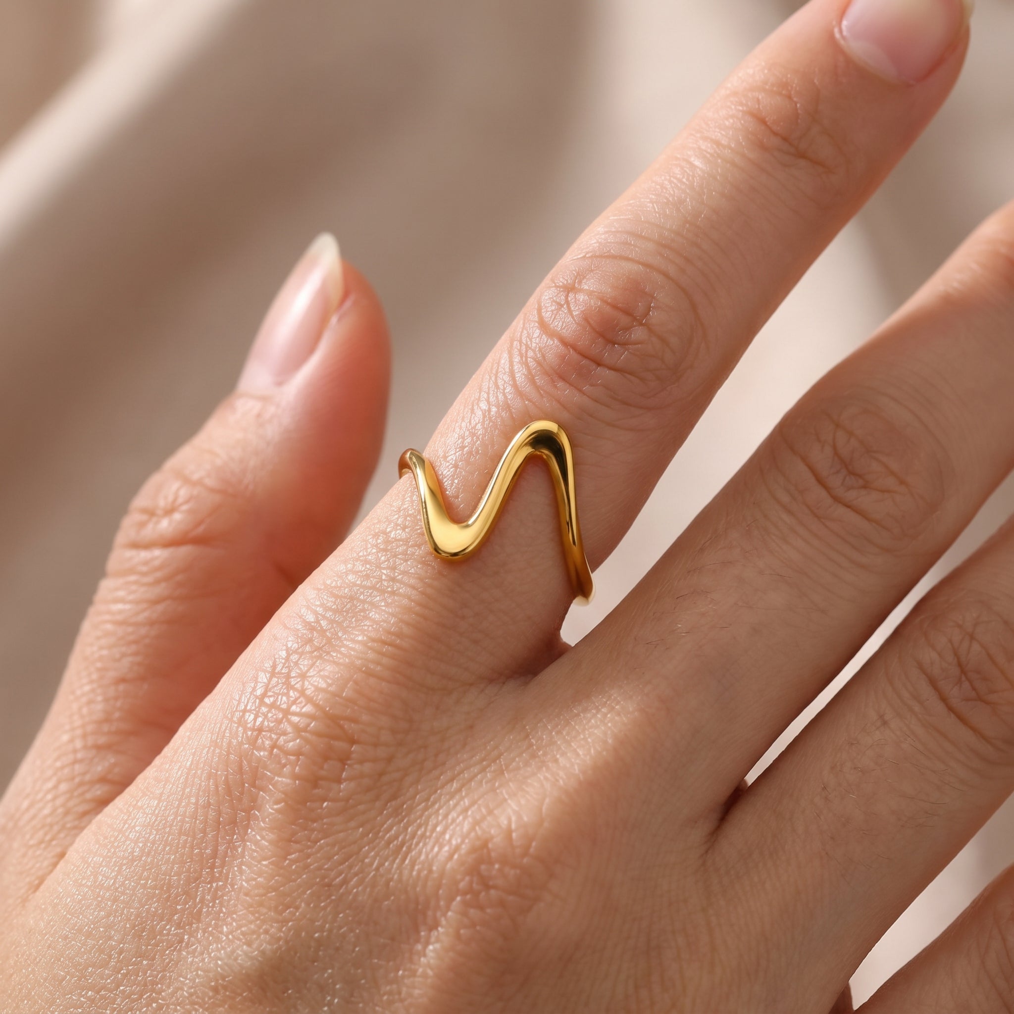 Rea – Verstellbarer Manchera-Ring im modernen Stil