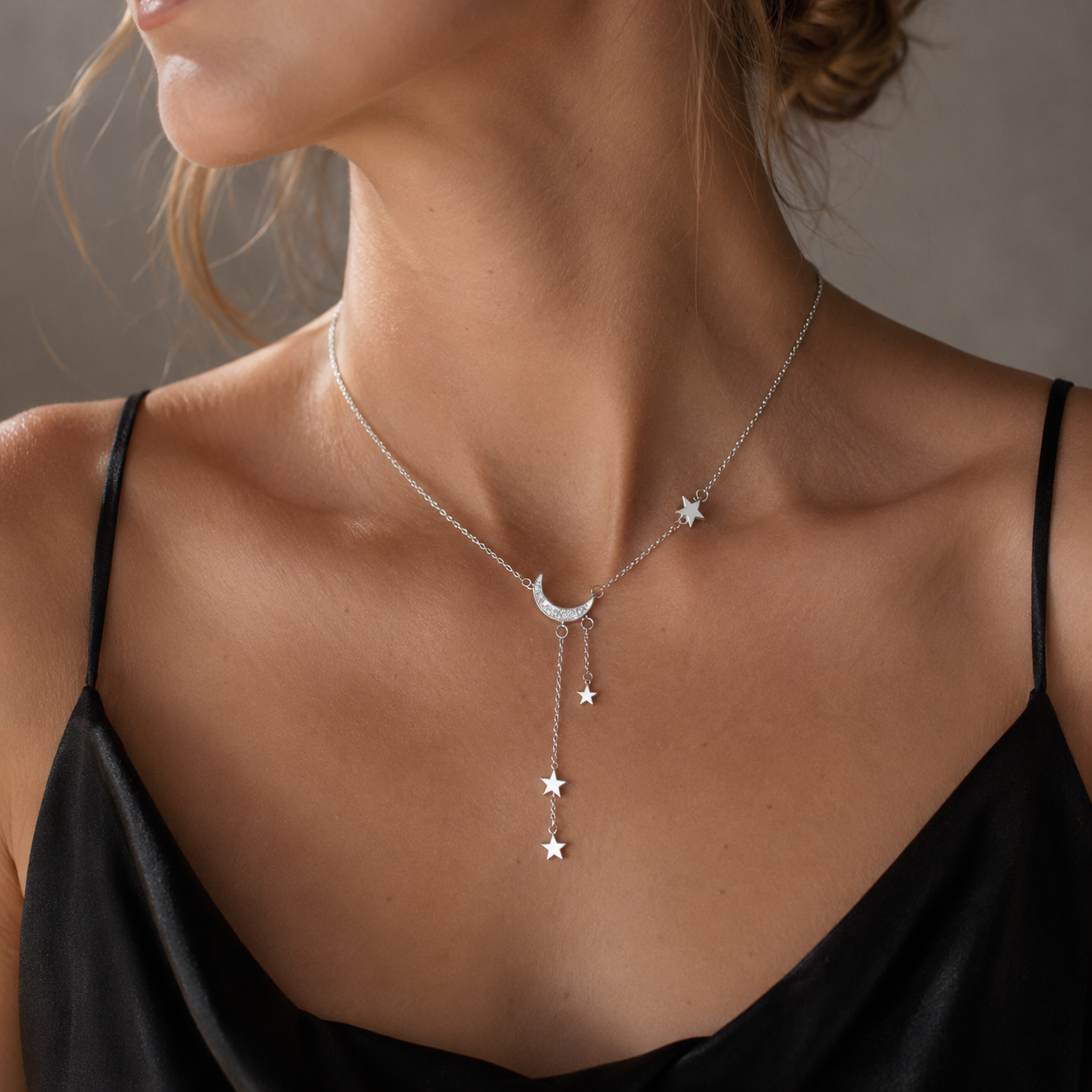 Lunara – Silberhalsband mit Mond und Sternen