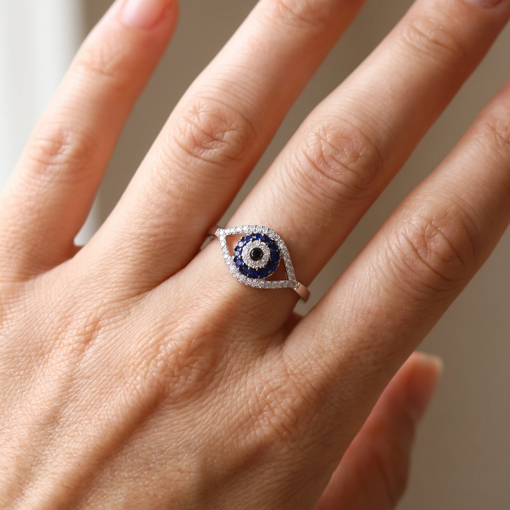 Eleni – Schutzring mit blauem Matiasma-Auge
