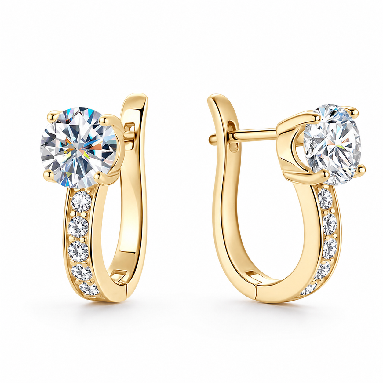 Nathalie – Huggie Ohrringe aus Moissanit in 18K Gold