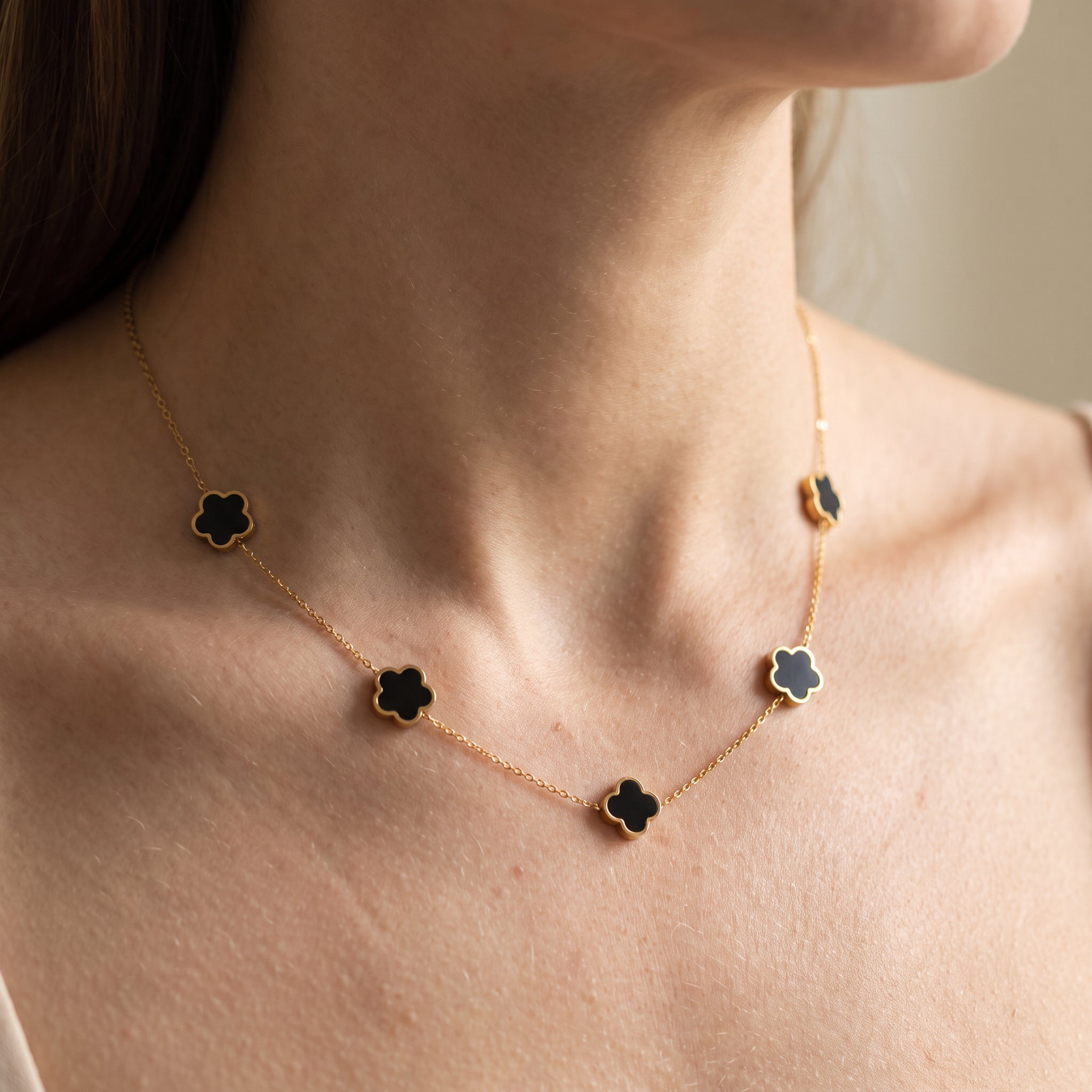 Elise – Elegantes Halsketten- und Armbandset Trèfle