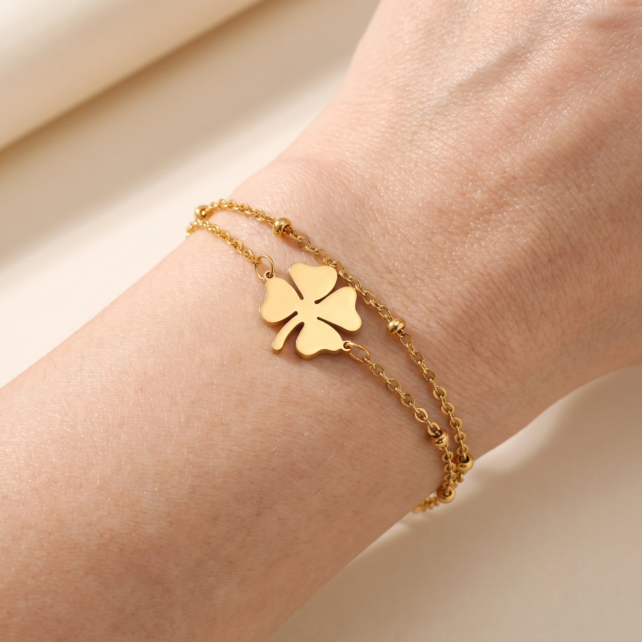 Sanya – Kleeblattarmband aus Gold und Silber