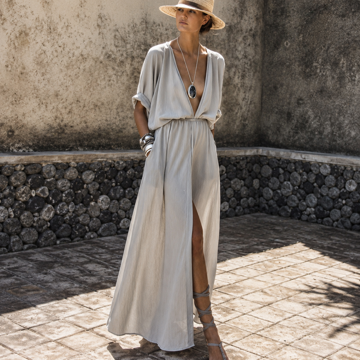 Nicole - Schickes langes Kleid mit markantem Seitenschlitz