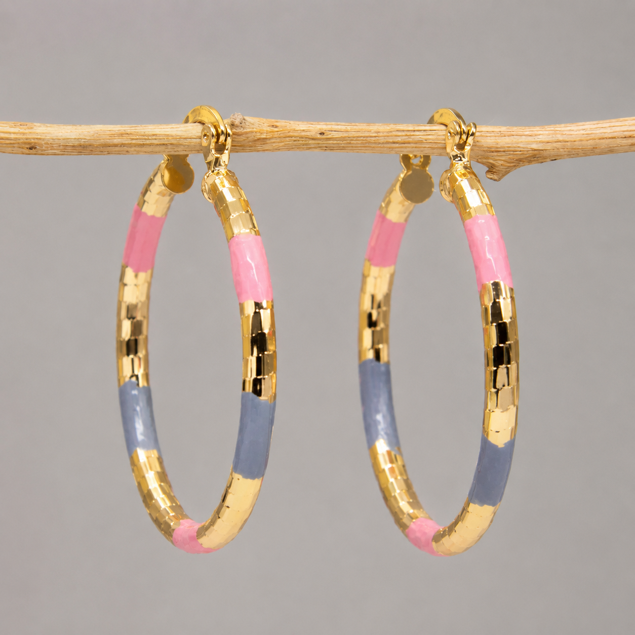 Delphine – Vintage Goldohrringe mit Farben