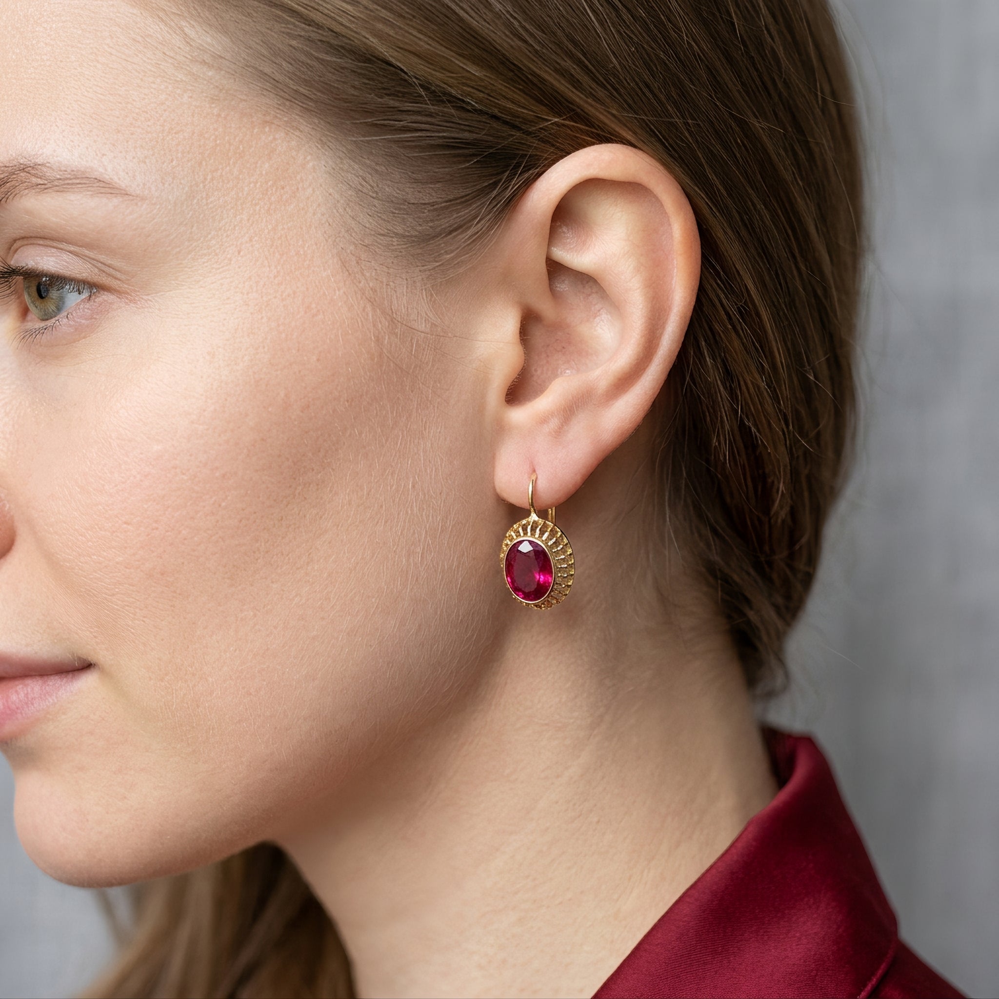 Roxane – Vintage-Ohrringe mit rotem Kristall in Roségold
