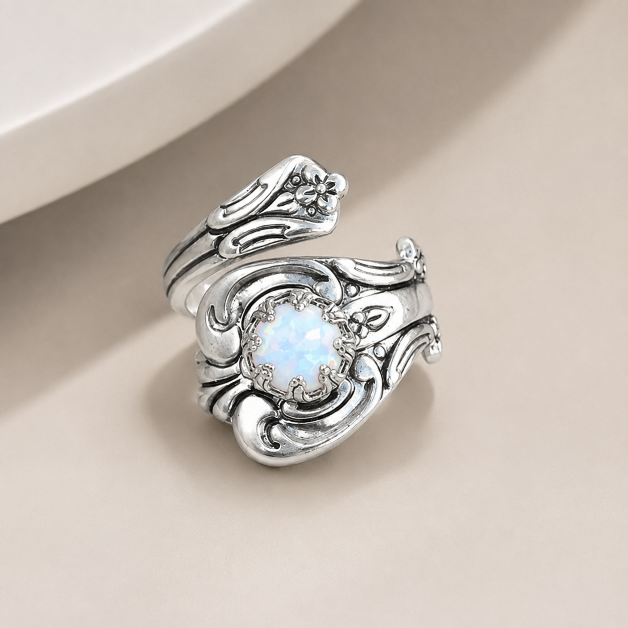 Maelle – Verstellbarer Ring mit weißem Opal