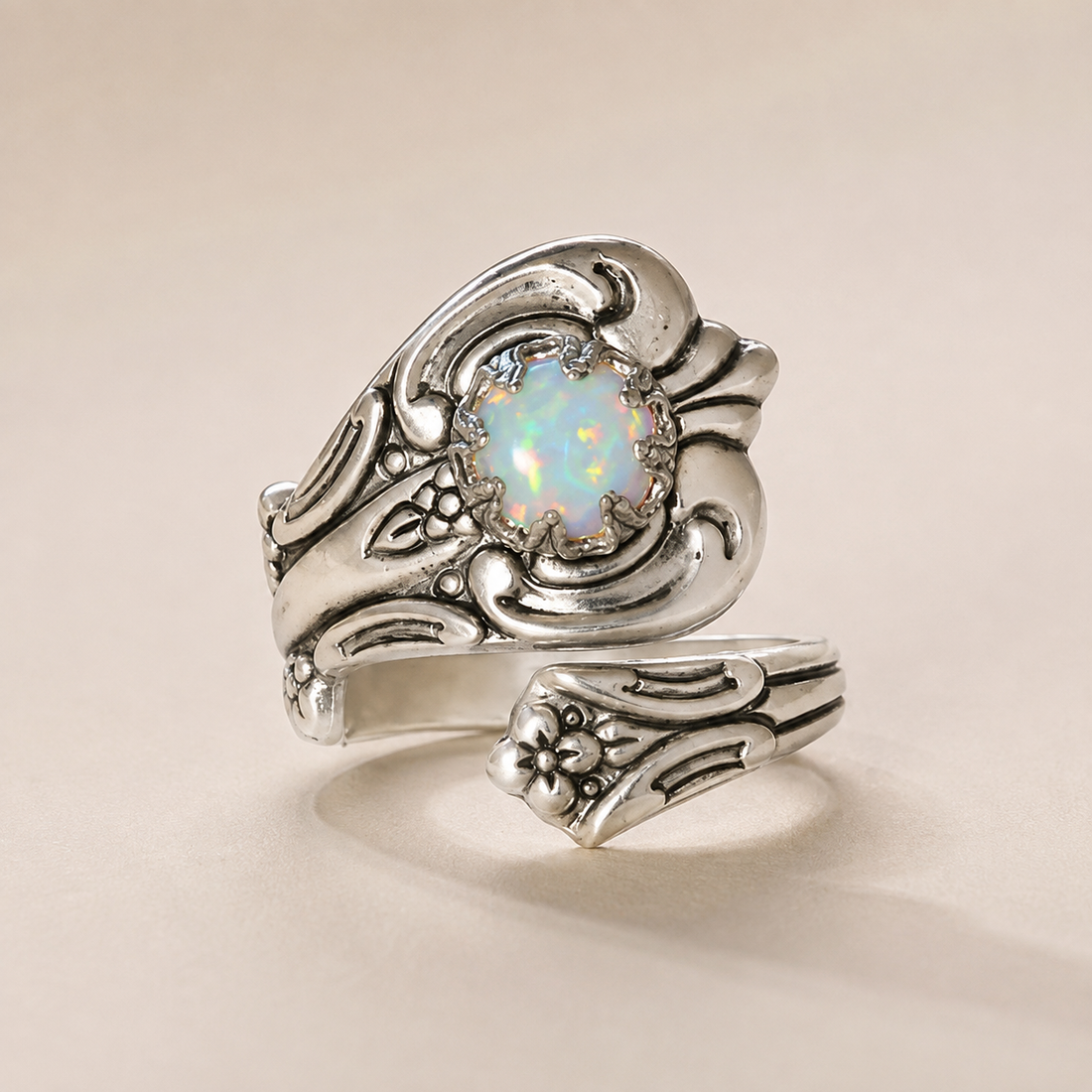 Maelle – Verstellbarer Ring mit weißem Opal