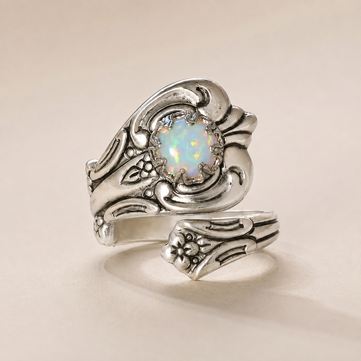 Maelle – Verstellbarer Ring mit weißem Opal