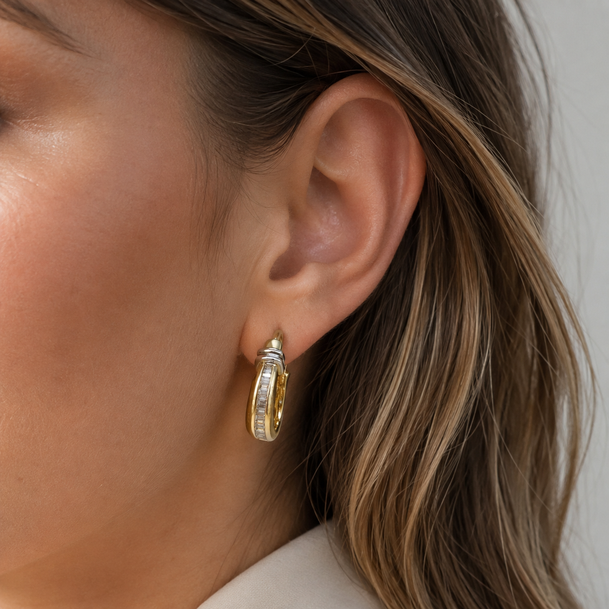 Verfeinerter Glanz - Vintage Ohrringe aus Gold und Diamanten