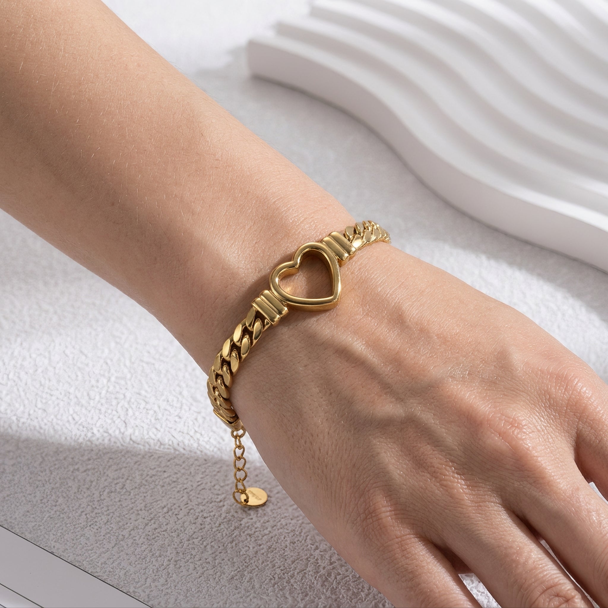 Hollow Herzarmband in Gold - Offenes Herzarmband