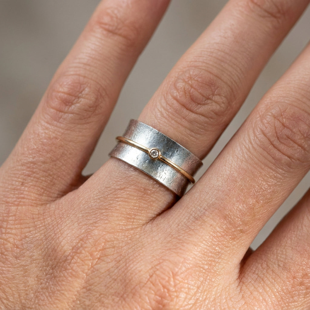 Eloise – Silberring mit goldener Vintage-Linie und Zirkonia