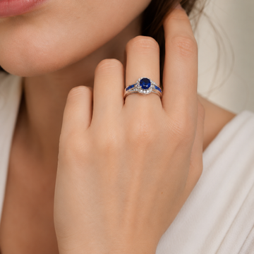 Diane – Ring mit blauem Saphir