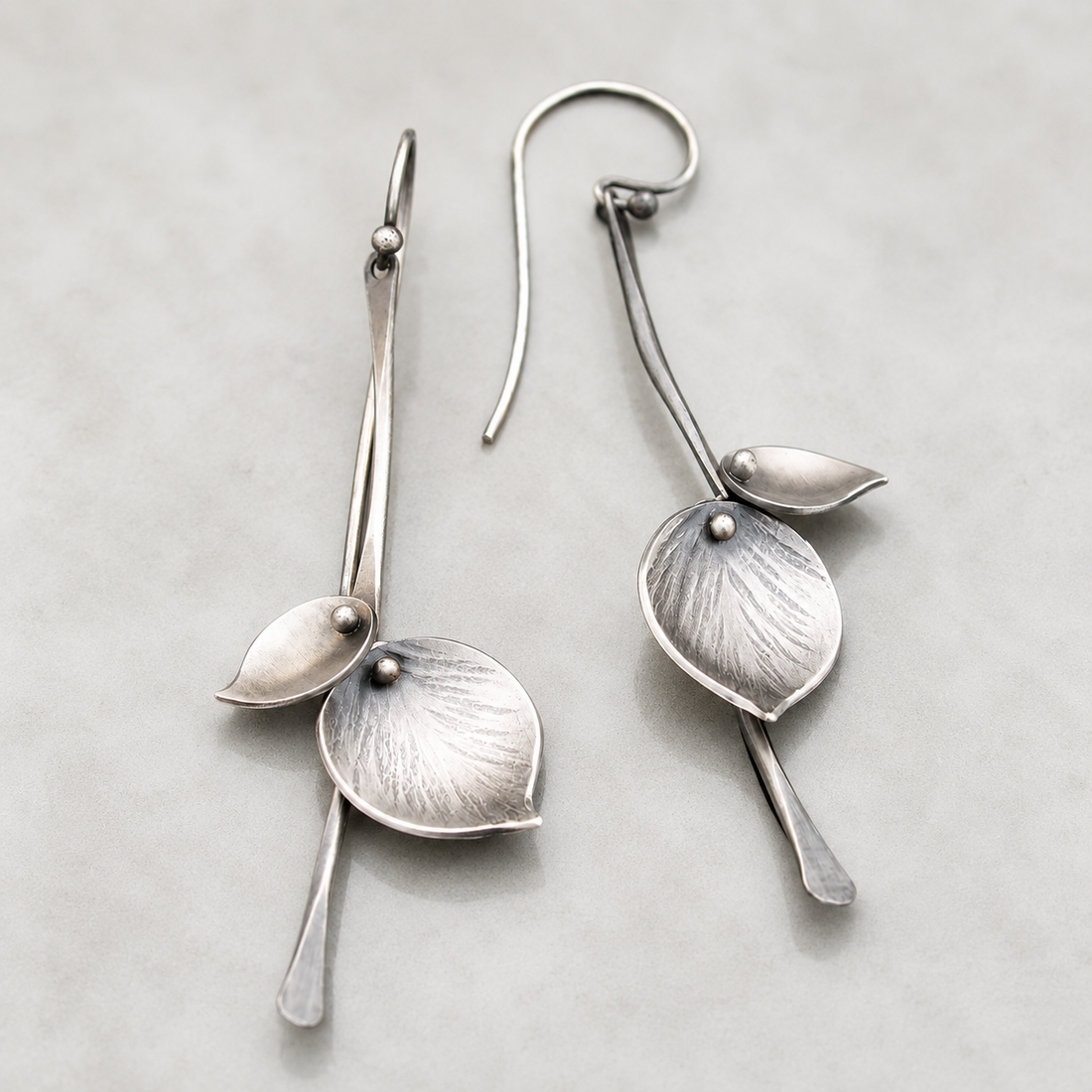 Alira – Vintage-Blattohrringe aus Silber