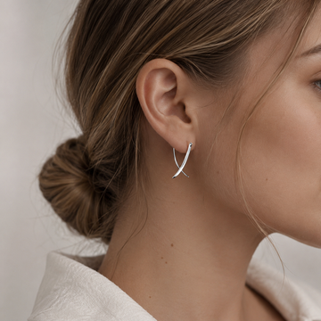 Vanny – Elegante goldene Kreuzohrringe