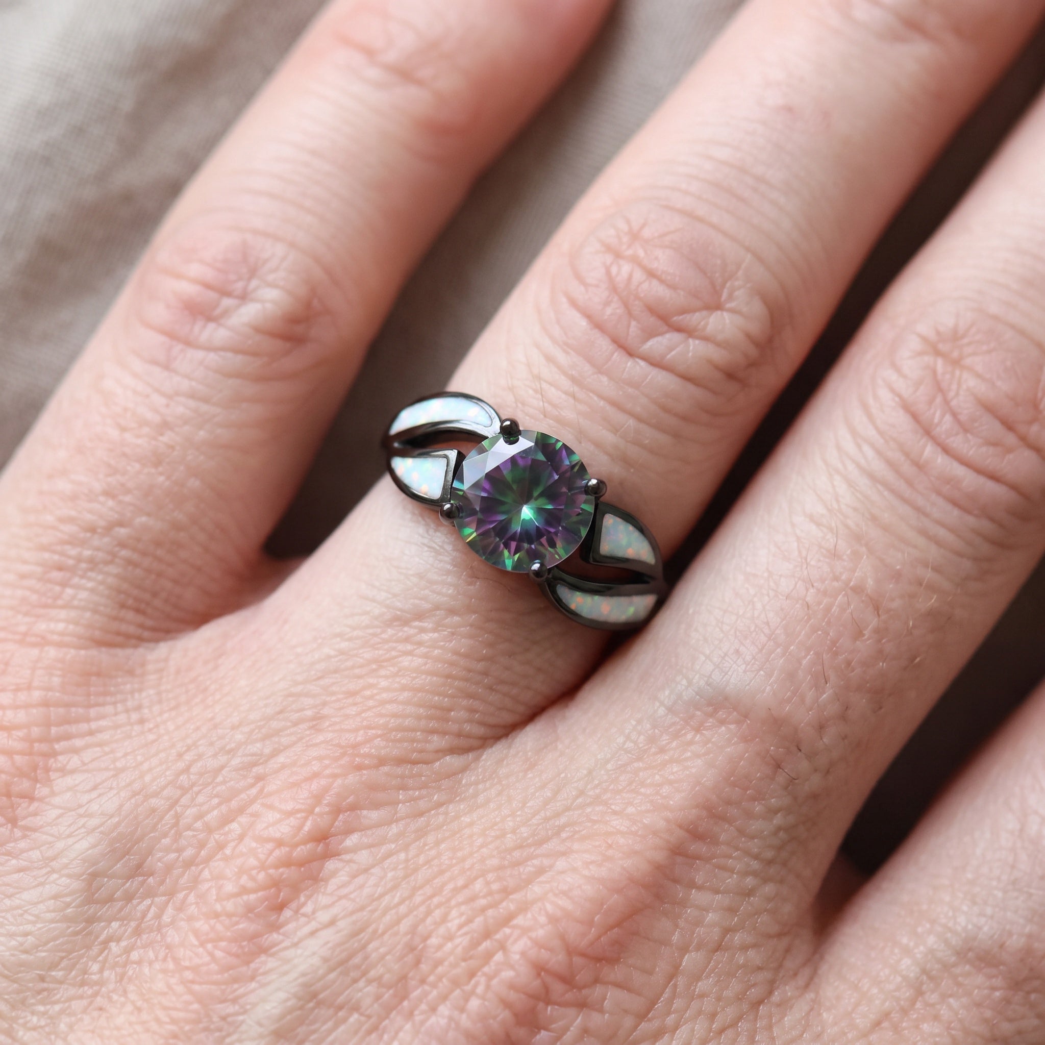 Mirella – Regenbogenring aus Opal und Topas