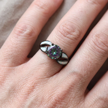 Mirella – Regenbogenring aus Opal und Topas