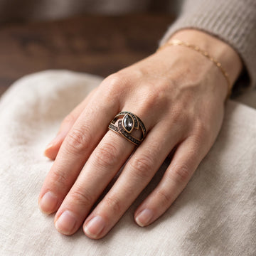 Amena – Eleganter Ring aus schwarzem Kristall