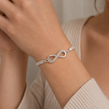 Naya – Damenarmband mit zartem Unendlichkeitssymbol