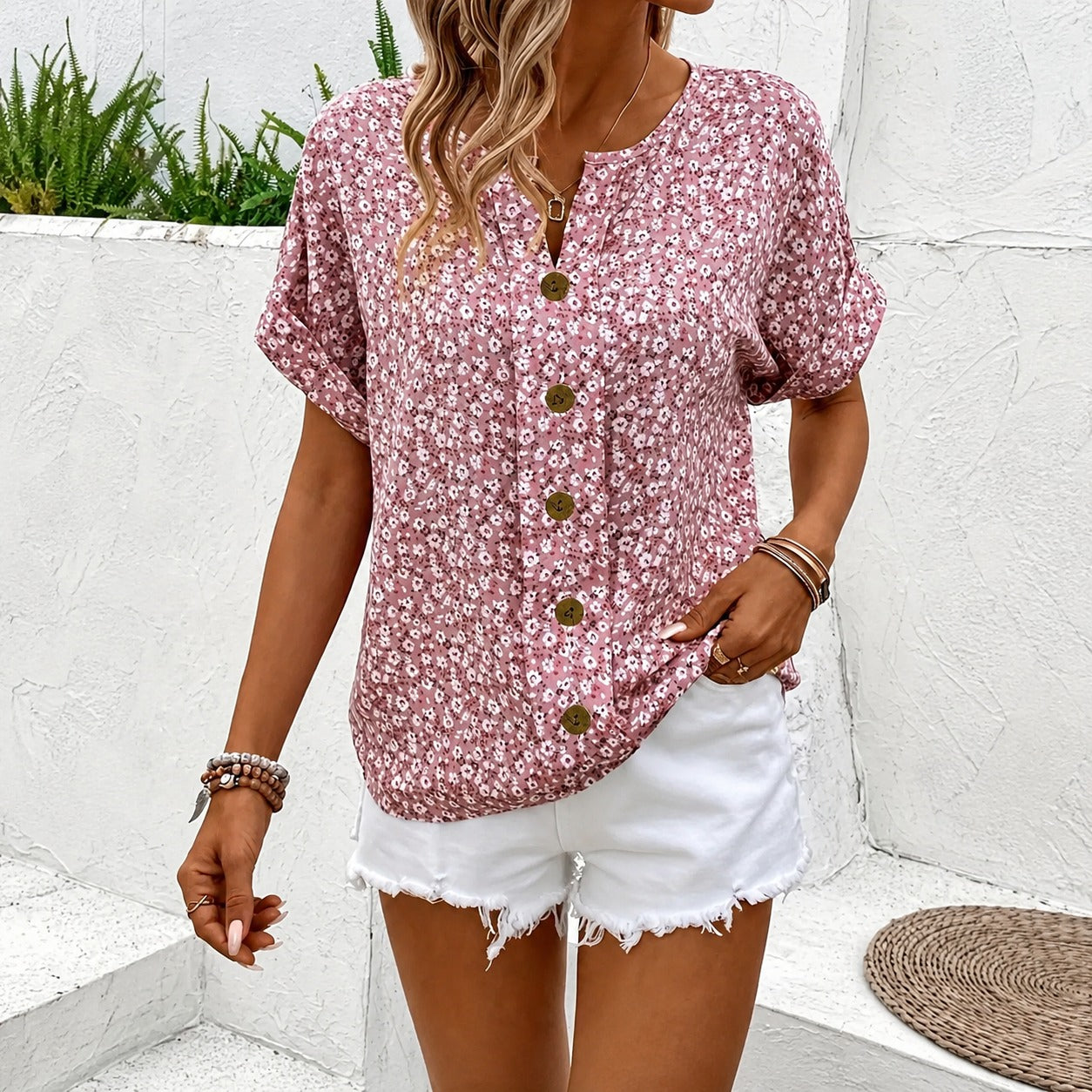 Lina - Sommer-Top mit floralen Mustern und femininem Akzent