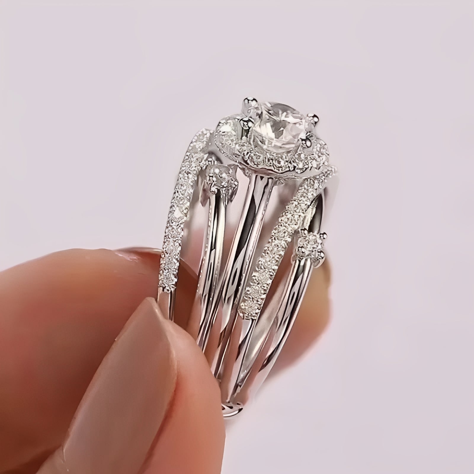 Ivanna – Ring mit ineinander verschlungenen funkelnden Zirkonias