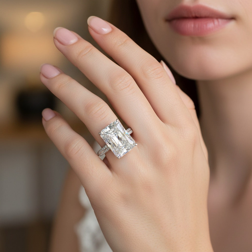 Jade – Ring mit großem Zirkonia
