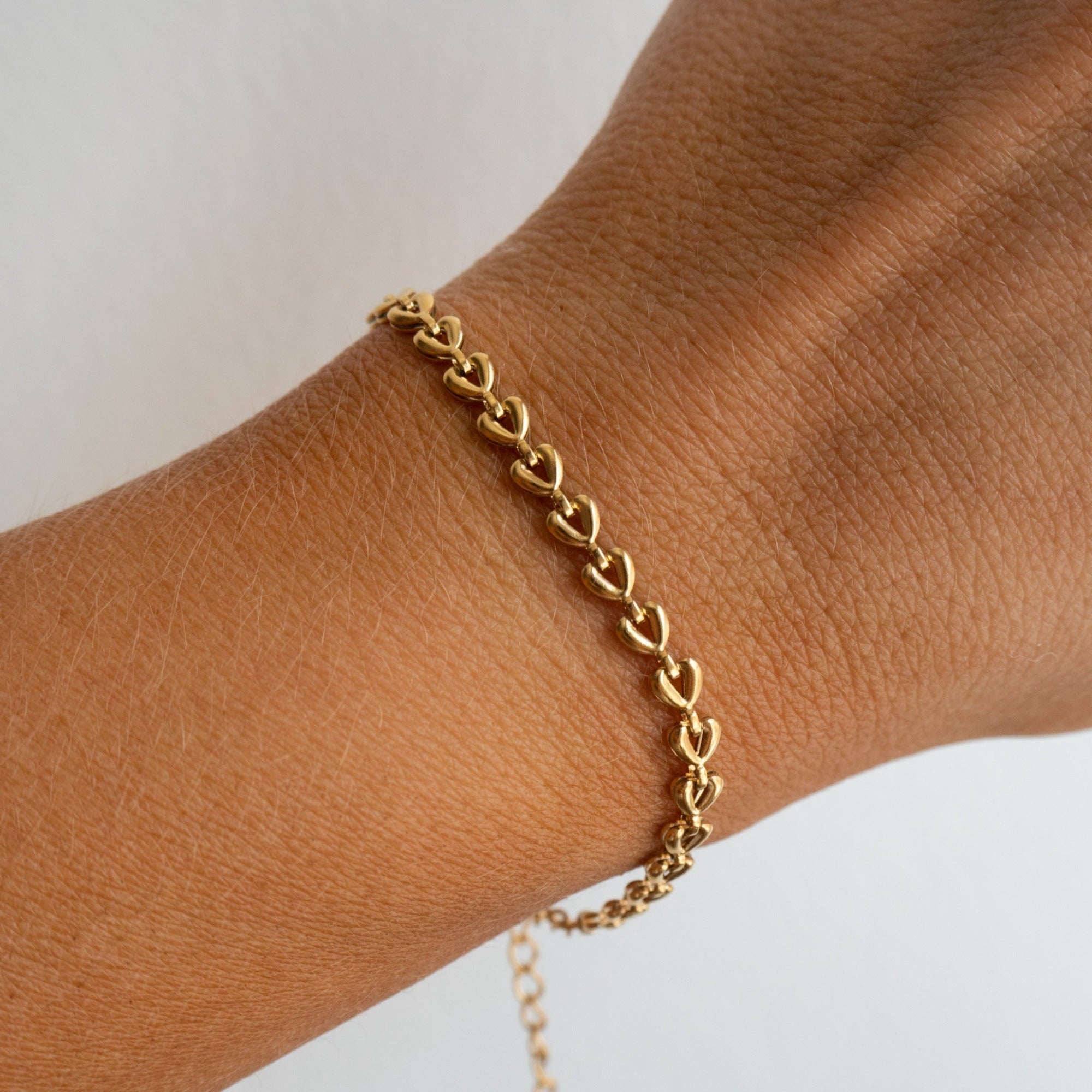 Kendra - Herz-Kettenarmband aus Gold