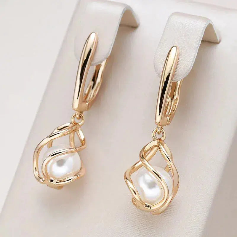 Lyanna – Goldene Perlenohrringe mit sanftem Glanz