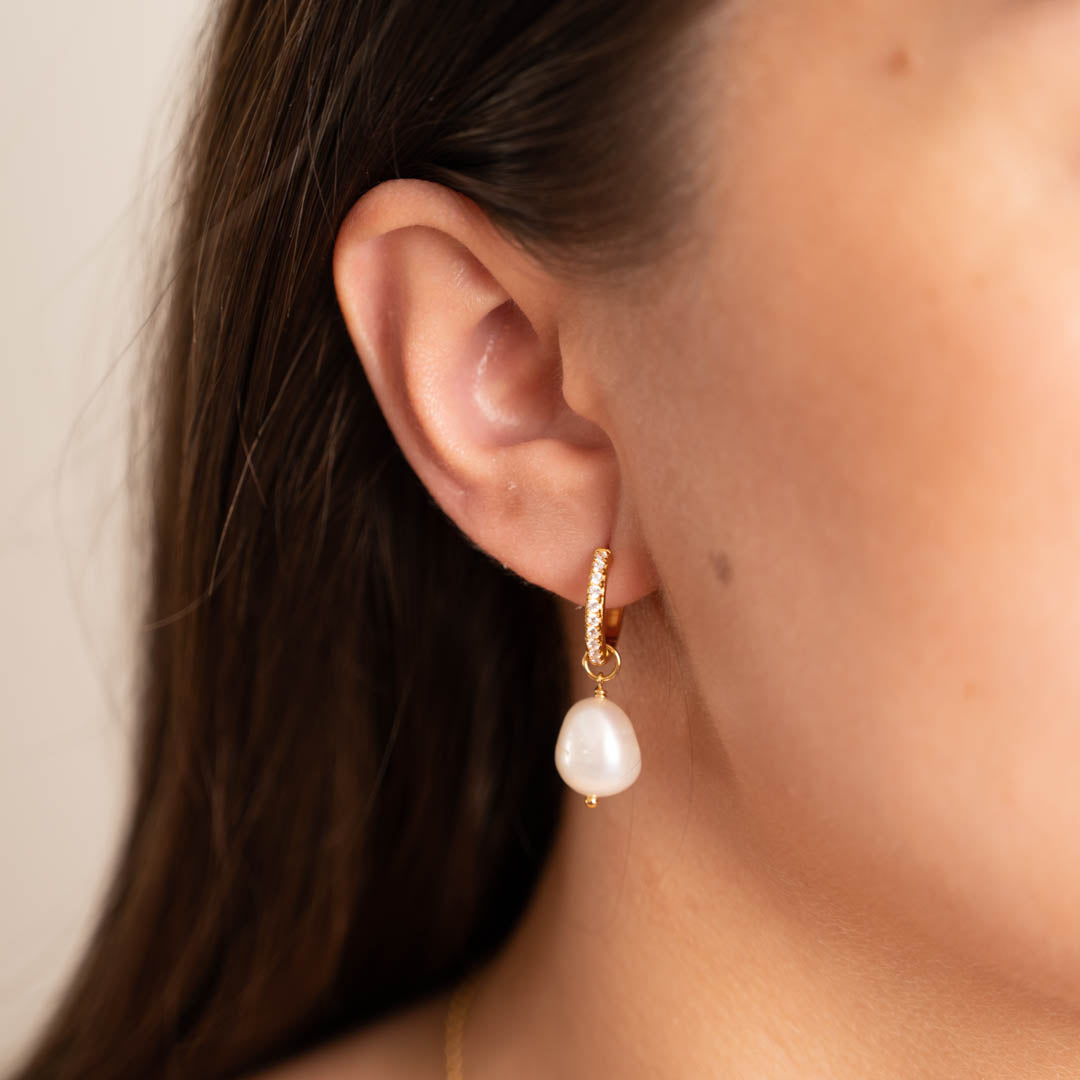 Wella - Goldene Zirkon-Hoops mit Perlen