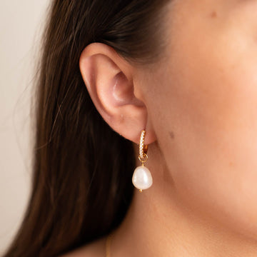Wella - Goldene Zirkon-Hoops mit Perlen