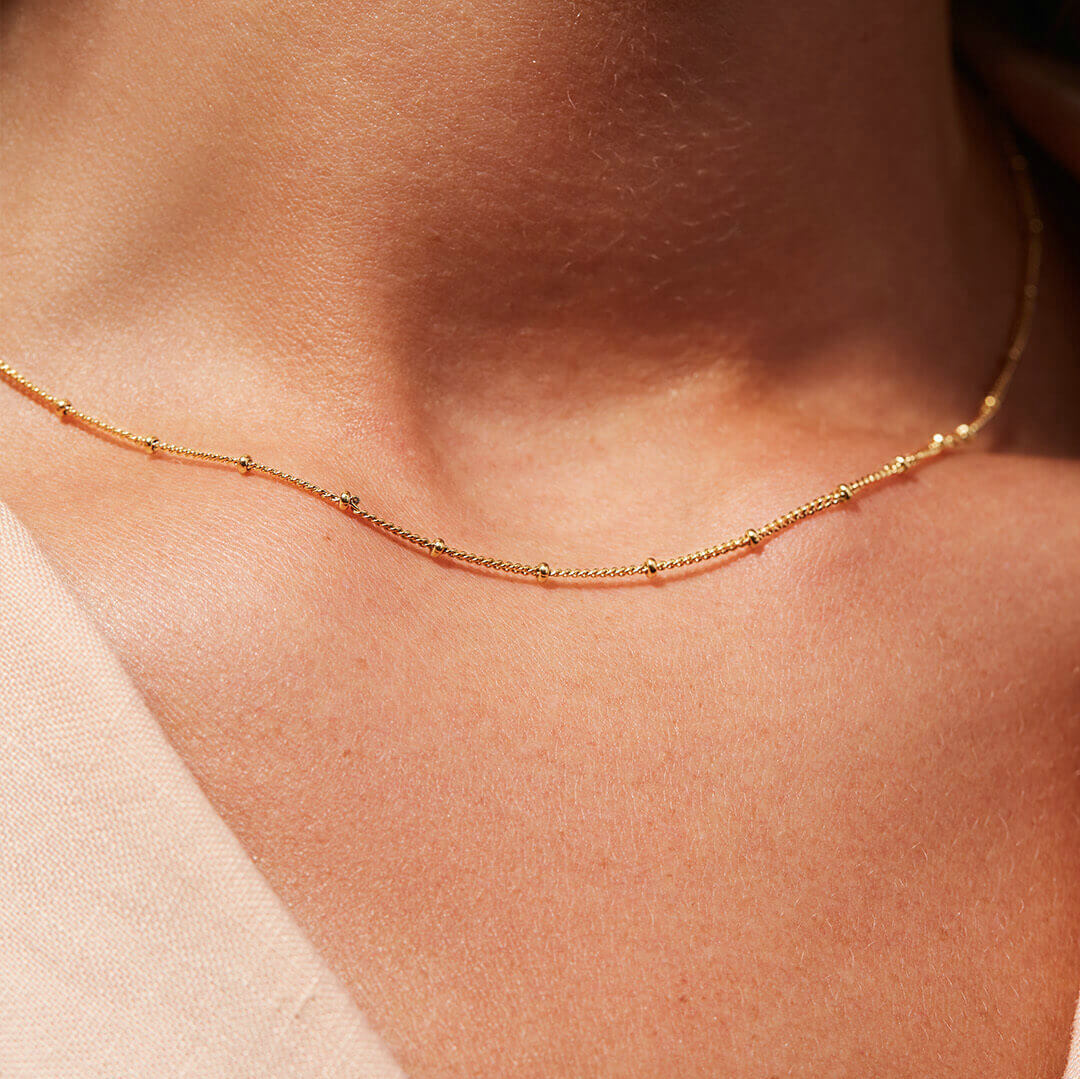 Reign – Goldene Halskette