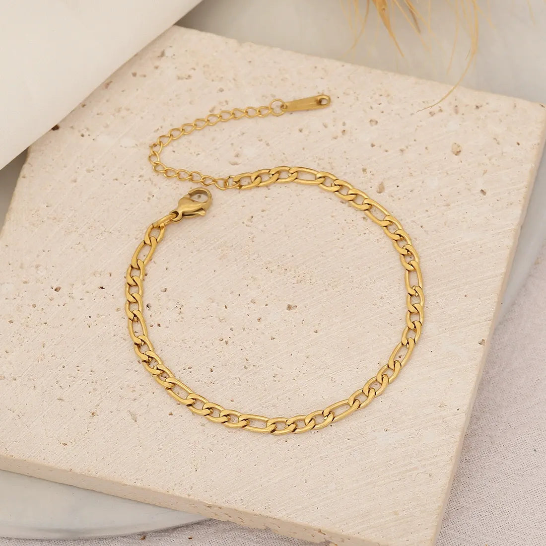 Figaro – Goldene Fußkette
