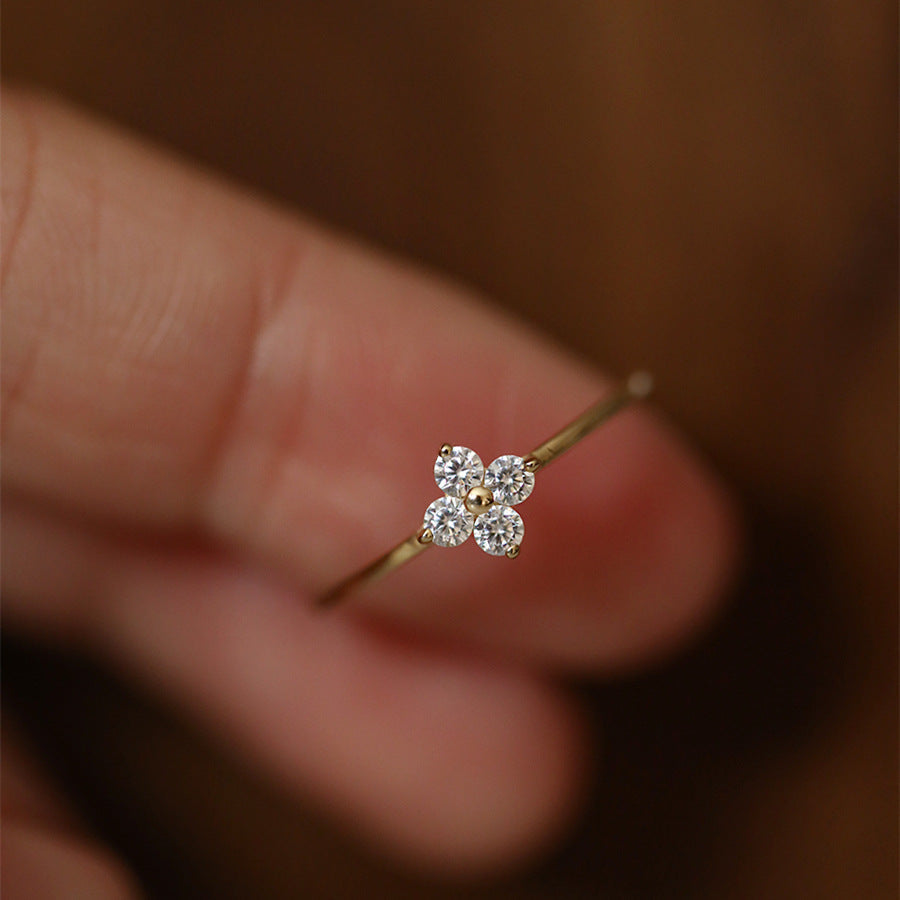 Mia – Ring mit Kristallkleeblatt