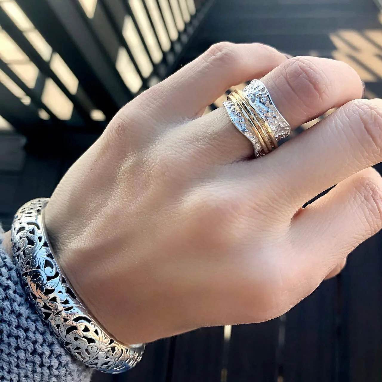 Bianca - Zeitloser drehbarer Ring aus Gold und Silber