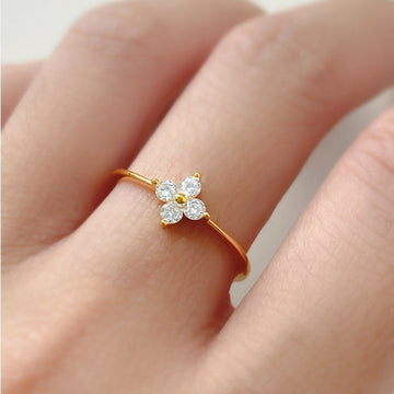 Mia – Ring mit Kristallkleeblatt