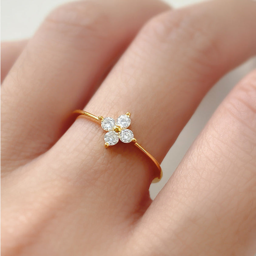 Mia – Ring mit Kristallkleeblatt
