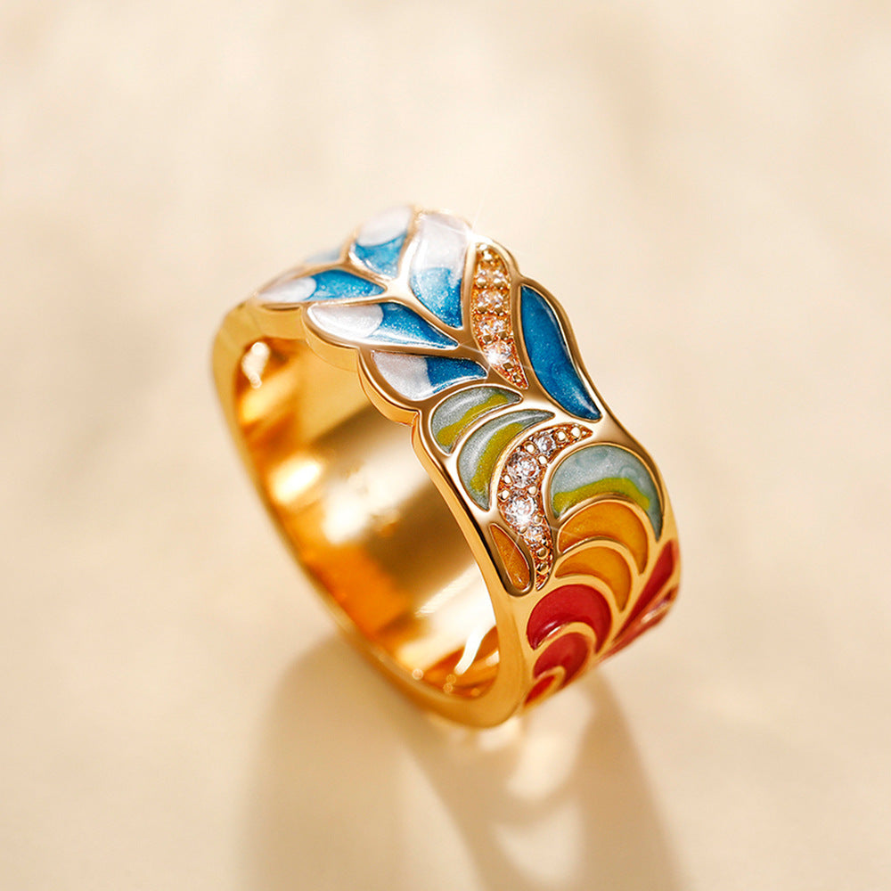 Margaux – Ring mit goldenem Motiv aus blau-weißer Keramik