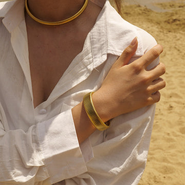 Celeste - Armband aus Gold mit vertikalen Linien