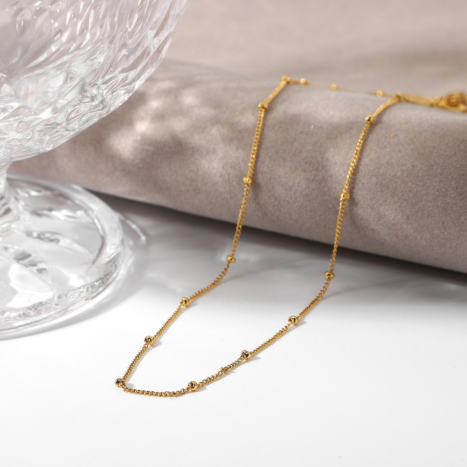 Reign – Goldene Halskette