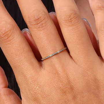 Zarra – strahlender Pavé-Ring aus Gold