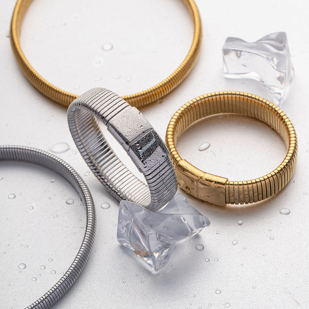 Celeste - Armband aus Gold mit vertikalen Linien