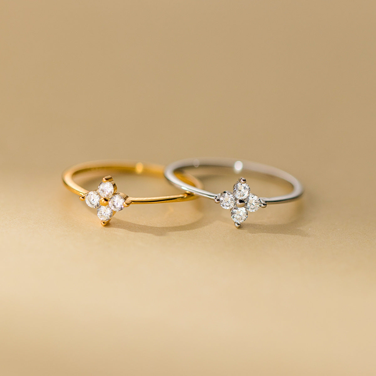 Mia – Ring mit Kristallkleeblatt