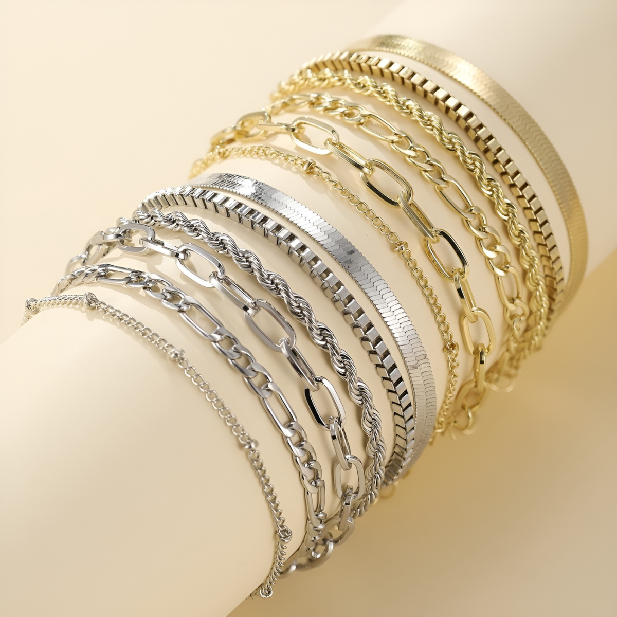 Elara – Set aus minimalistischen Armbändern für Frauen