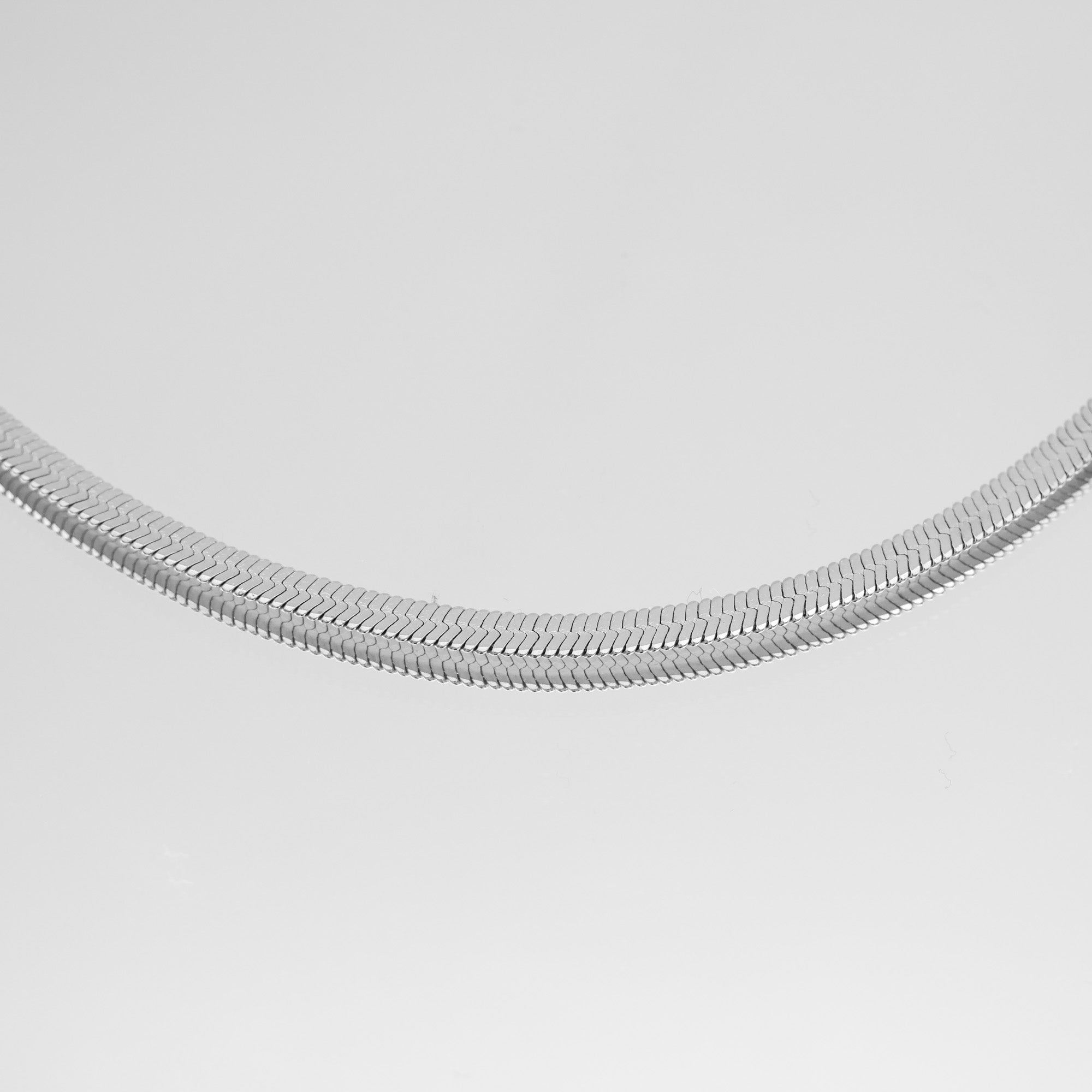 Juliette – Elegante Chevron-Halskette